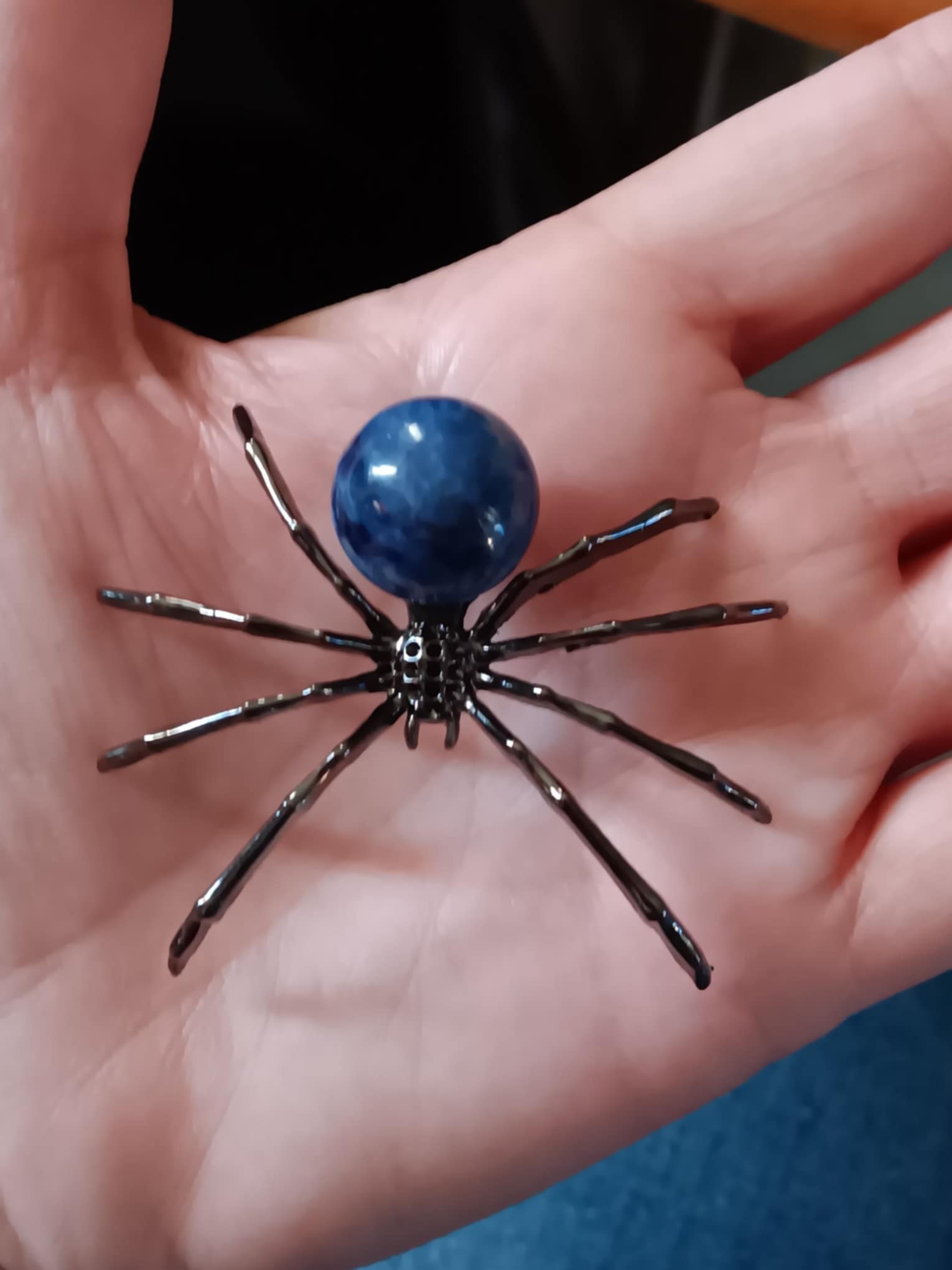 Sodalite crystal Spder with Metals Legs