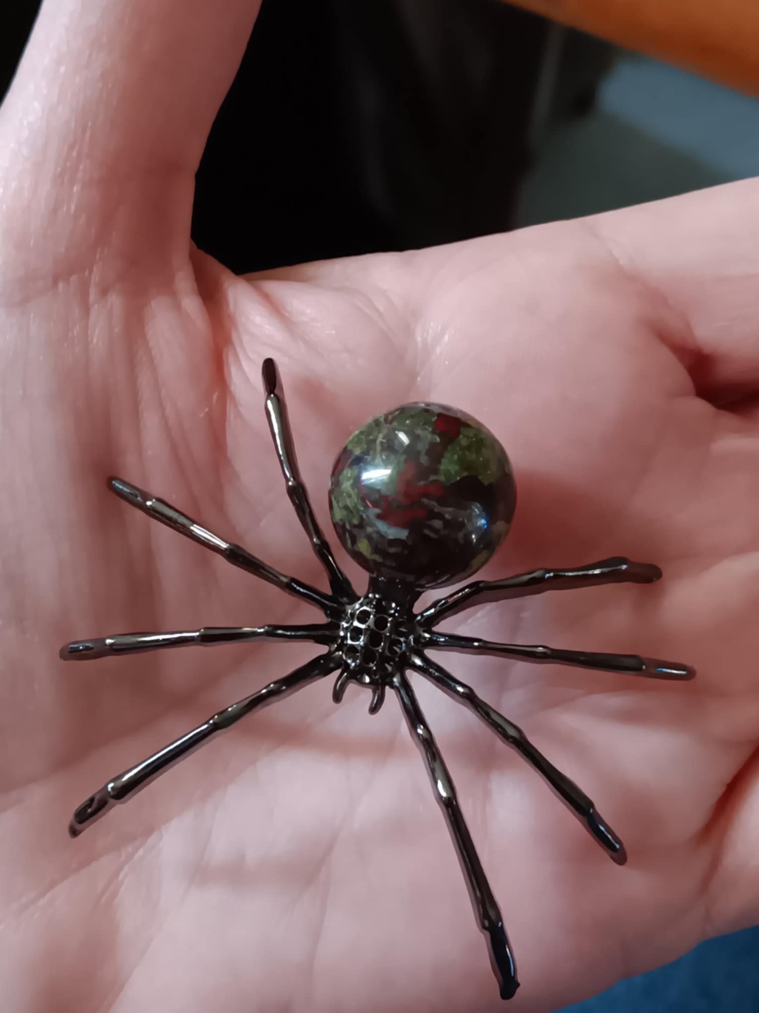 Bloodstone crystal spider with metal legs - Click Image to Close